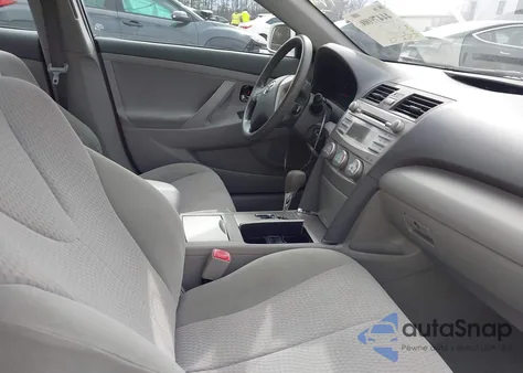 2011 Toyota Camry z USA, uszkodzony, nr VIN 4T1BF3EK2BU582435